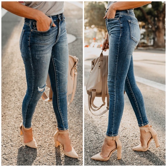 High Rise Booty For Days medium wash skinny jeans - Picture 2 of 7